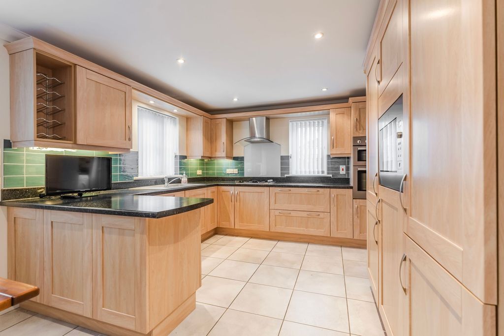 Property photo 3 of 16