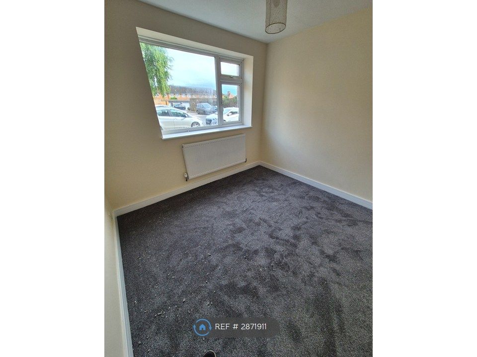 Property photo 3 of 9 Bedroom 2