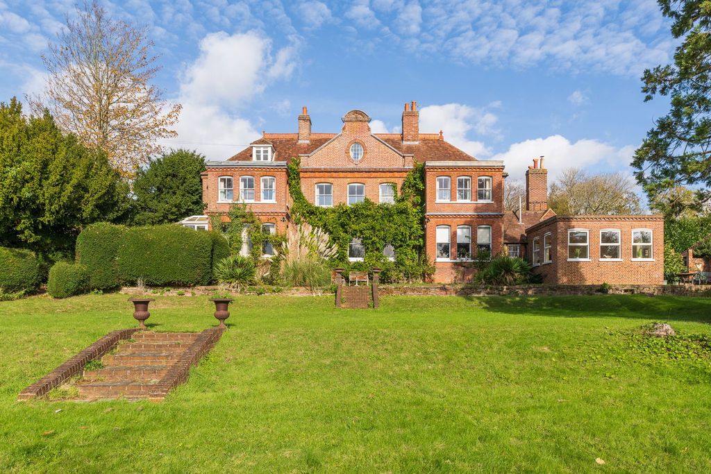 Property photo 2 of 32
