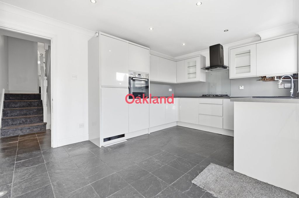 Property photo 2 of 28