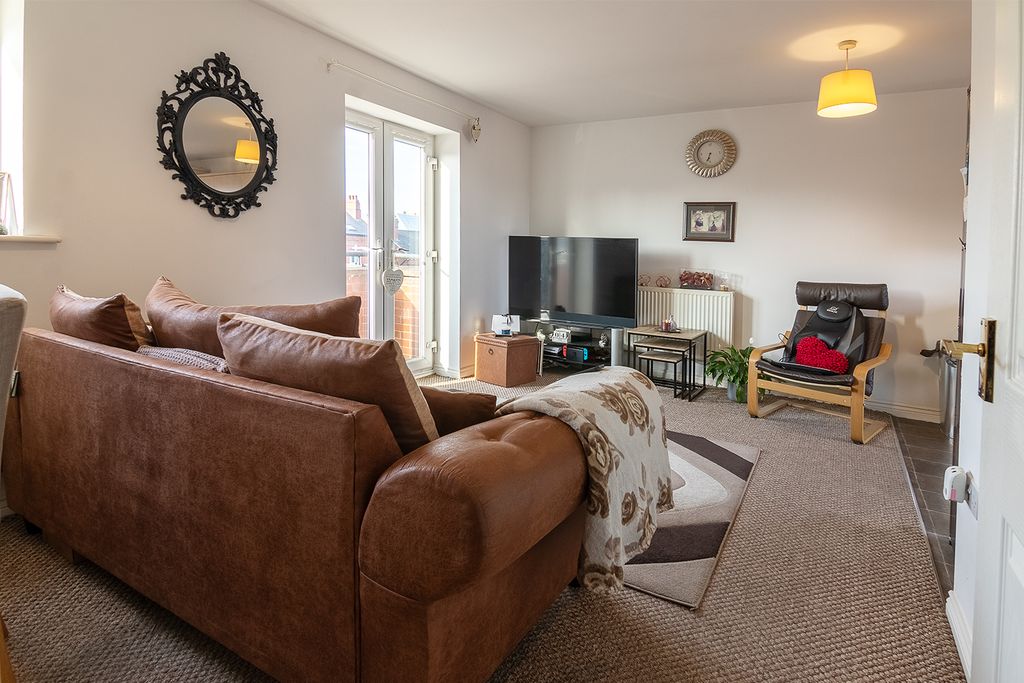 Property photo 2 of 31