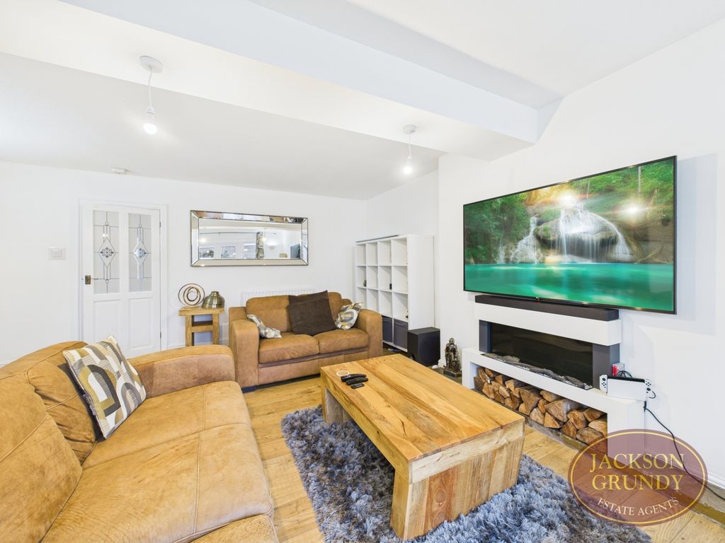 Property photo 3 of 19 Photo 11