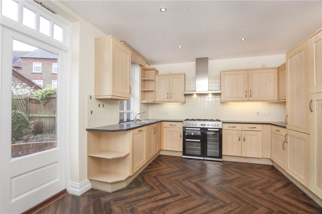 Property photo 2 of 17 Picture No. 20