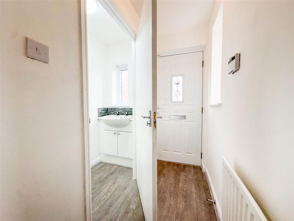 Property photo 2 of 20 Entrance/WC