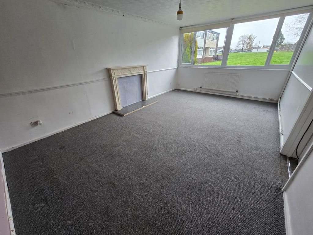 Property photo 2 of 12 Lounge