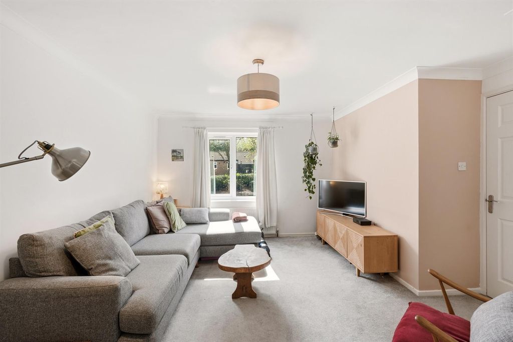 Property photo 2 of 18 17-Plantsmanclose-008.Jpg