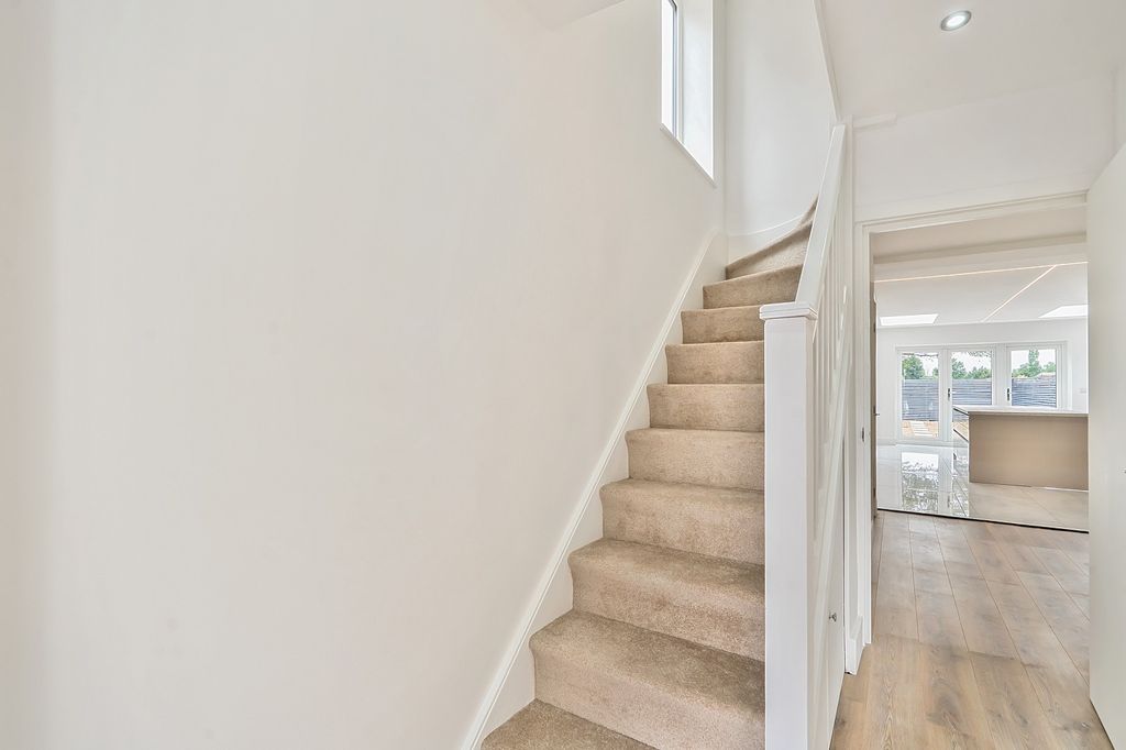 Property photo 2 of 12 Entrance Hall