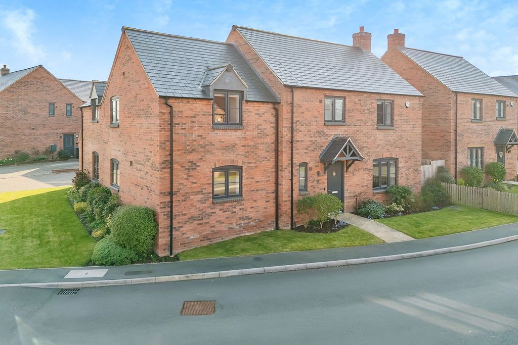 Property photo 1 of 32