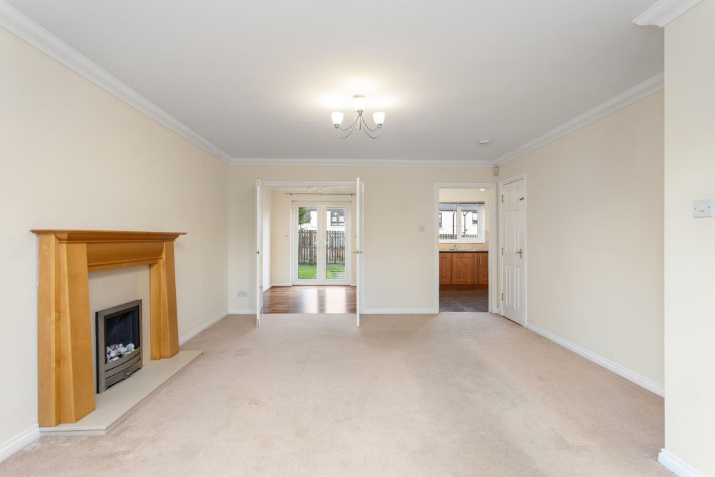 Property photo 2 of 22 17 Harvie Gardens 03