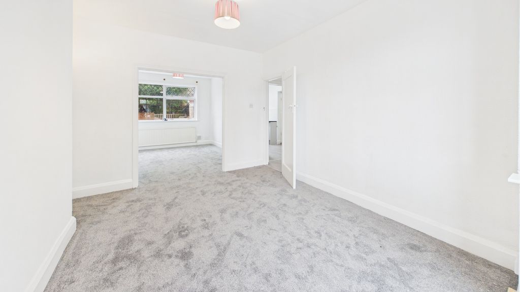 Property photo 2 of 16 5503294