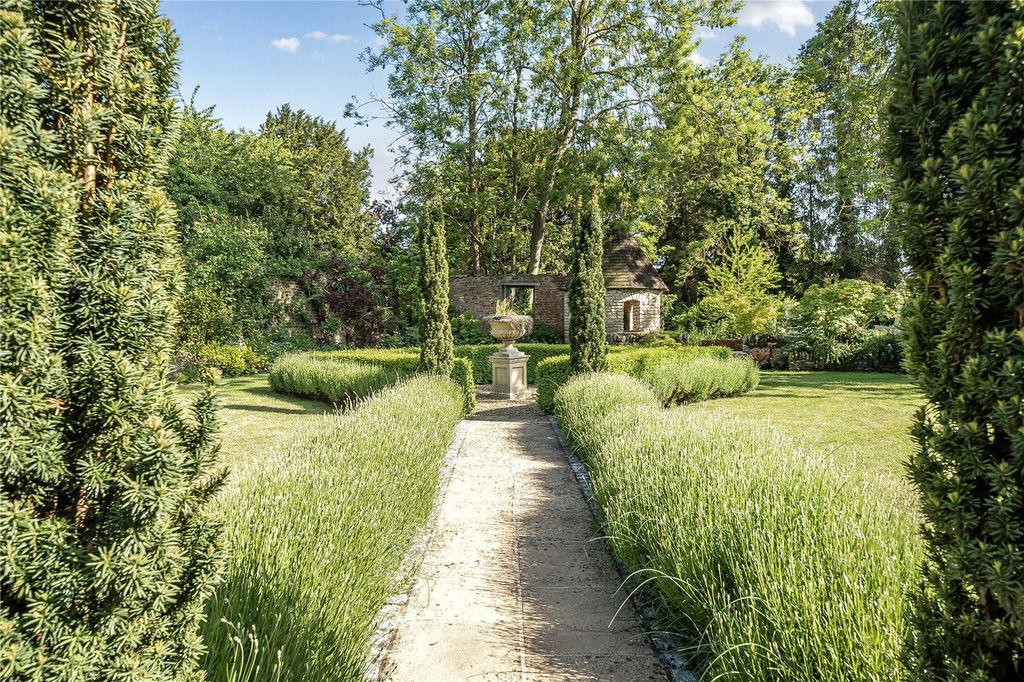 Property photo 2 of 30 Gardens
