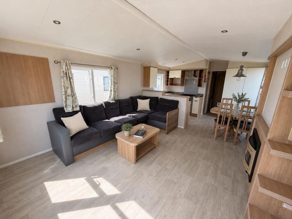 Property photo 2 of 9 Willerby Avonmore 2014 Car0064939 141217620.Jpeg