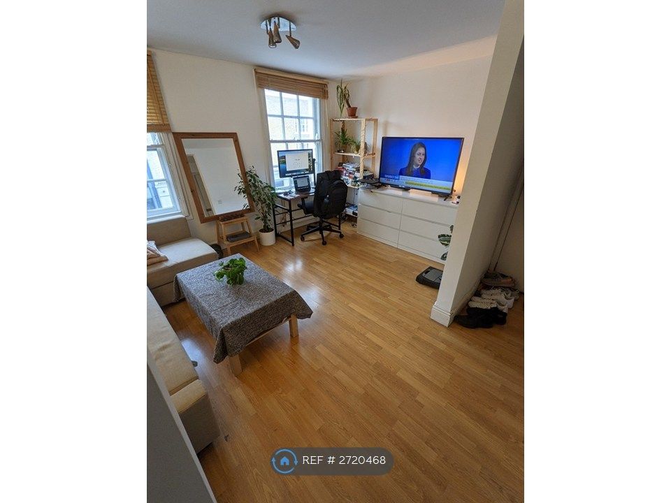 Property photo 1 of 10 Living Room