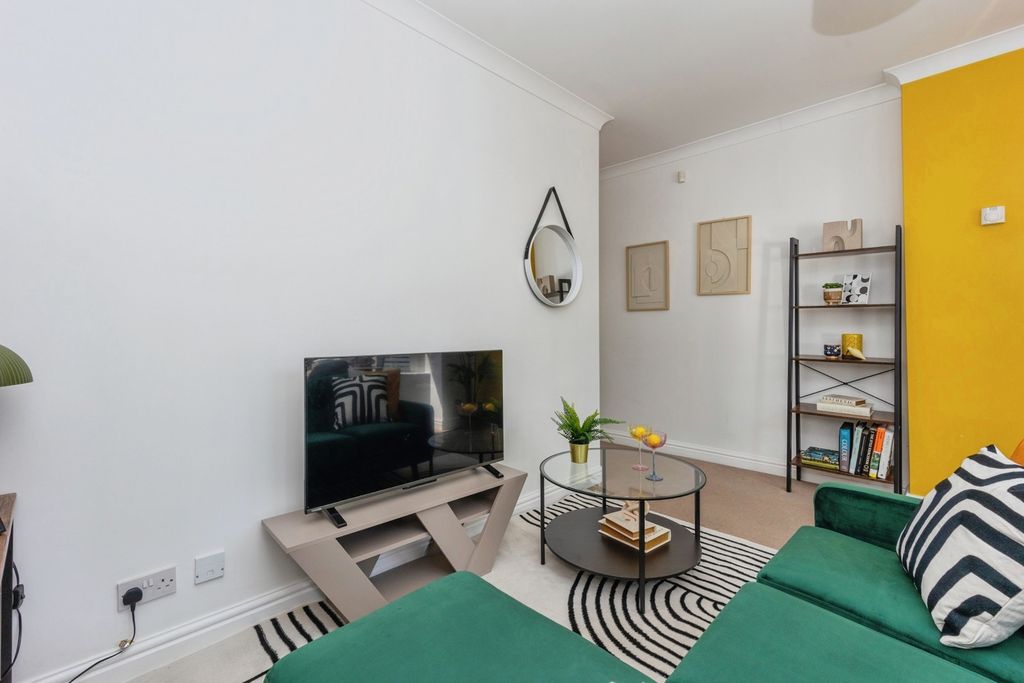 Property photo 3 of 24 Pbox-Img.Jpg