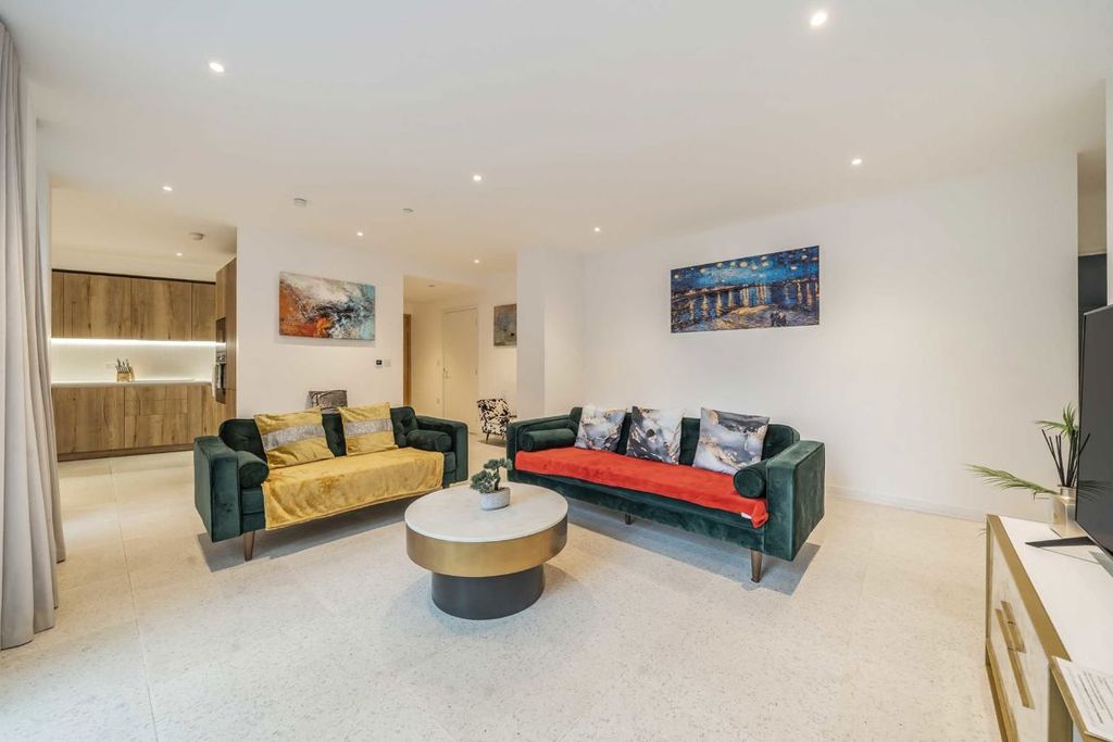 Property photo 2 of 8