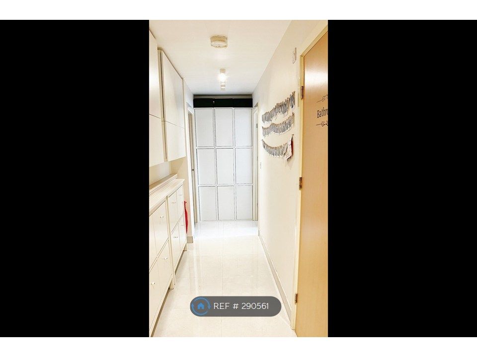 Property photo 1 of 13 Hallway