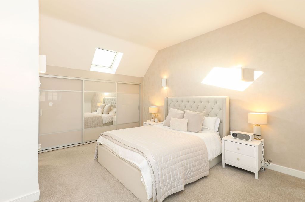 Property photo 3 of 32