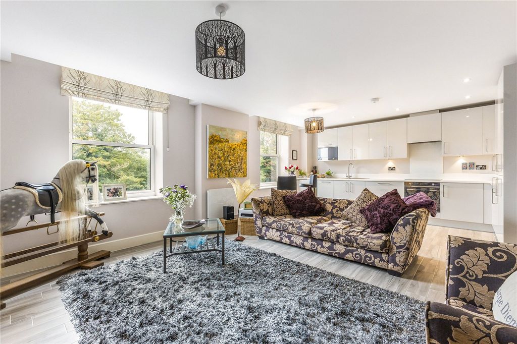 Property photo 2 of 11 Sitting Room/Kitchen