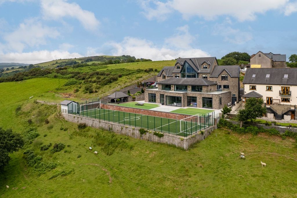 Property photo 1 of 62