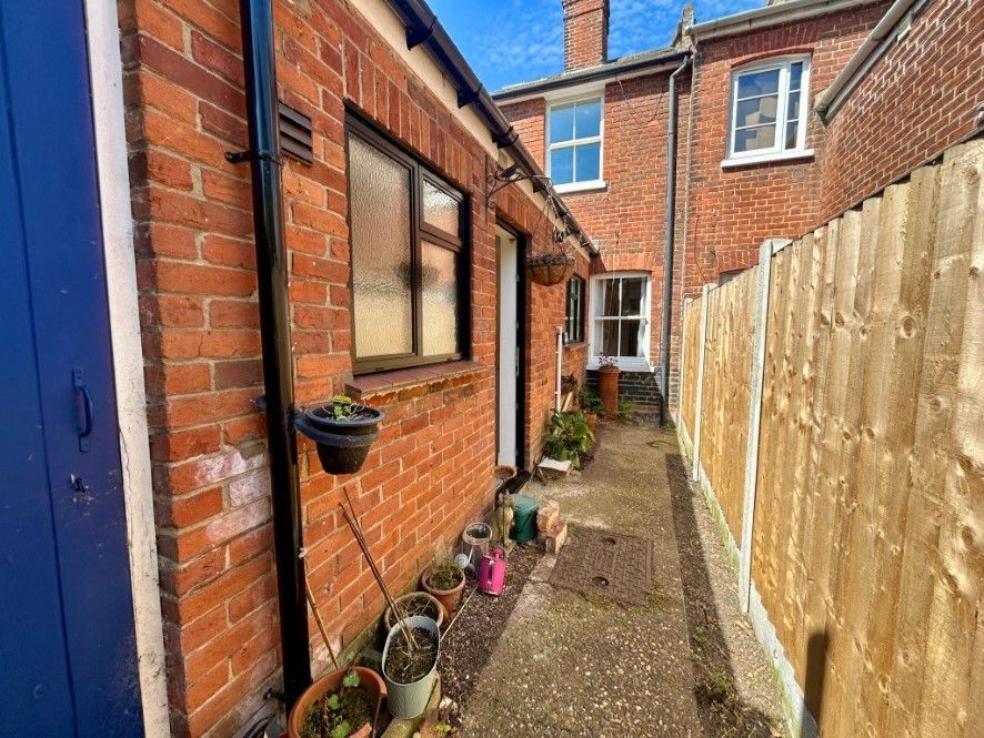 Property photo 2 of 8