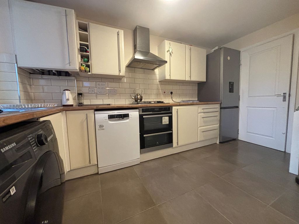 Property photo 3 of 14 Kitchen