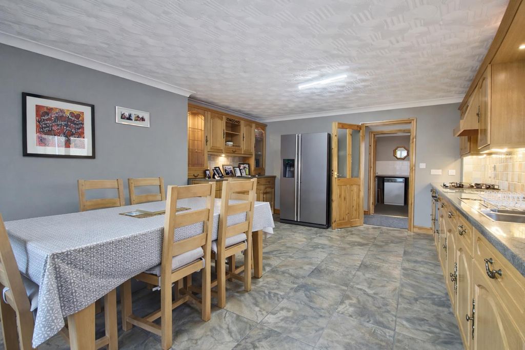 Property photo 3 of 30 Kitchen 2.Png