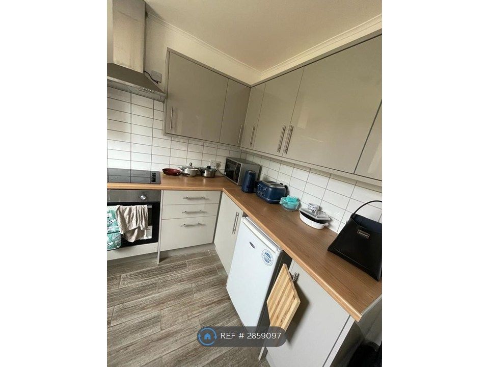 Property photo 3 of 12 Kitchen