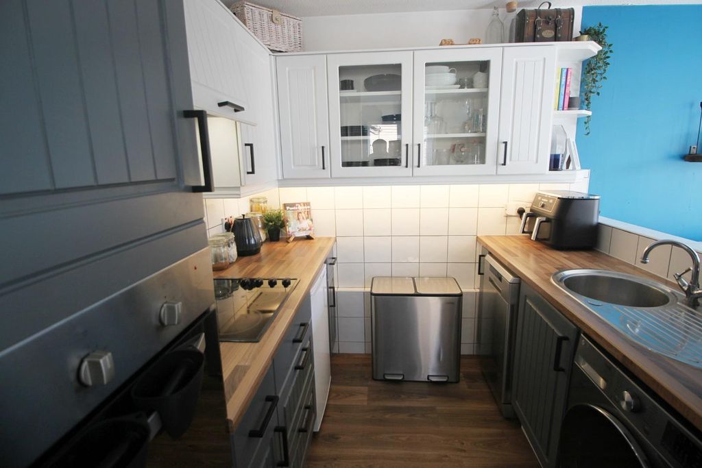 Property photo 3 of 11 Kit 1.Jpg