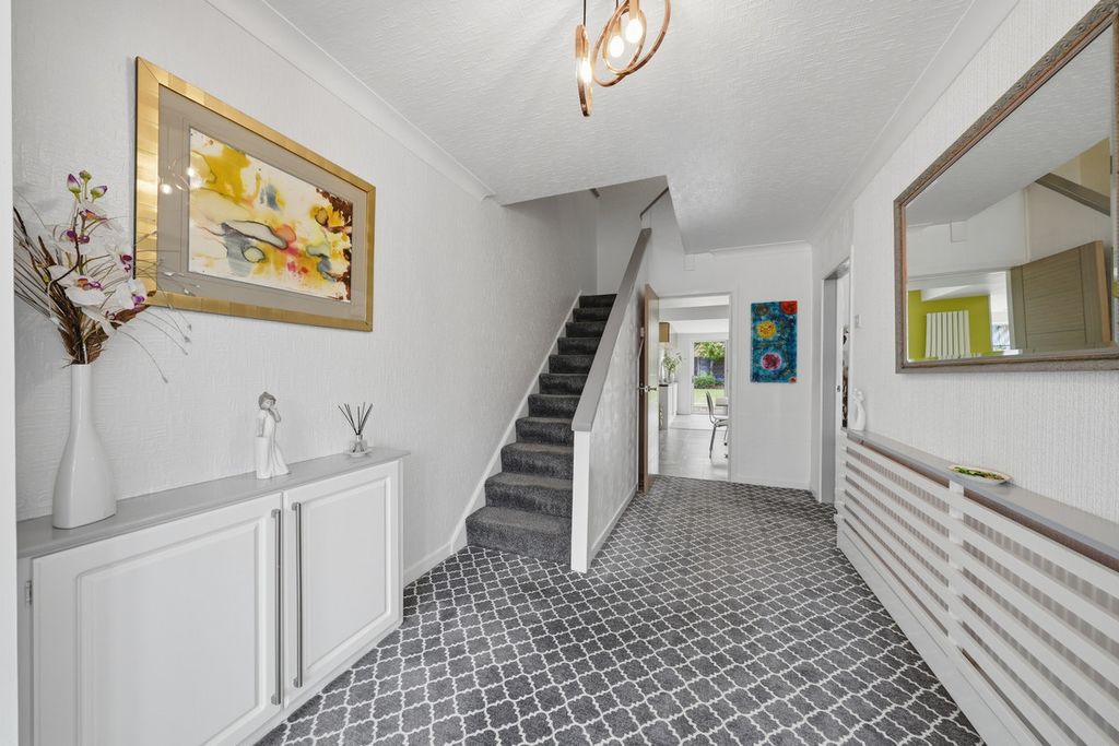 Property photo 2 of 31