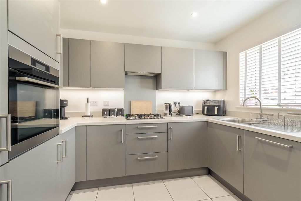 Property photo 2 of 14 Kitchen