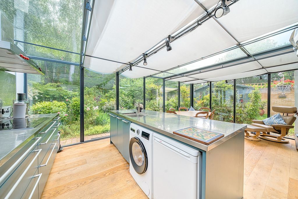 Property photo 3 of 16 1299725-4-6839cc4...