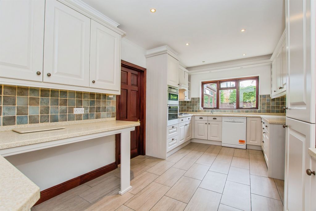 Property photo 2 of 31