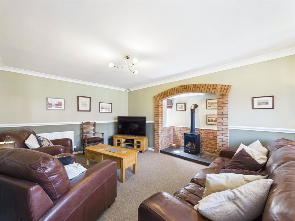 Property photo 2 of 28 Picture No. 23