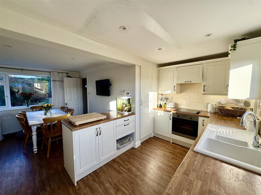 Property photo 3 of 17 Kitchen/Dining Room