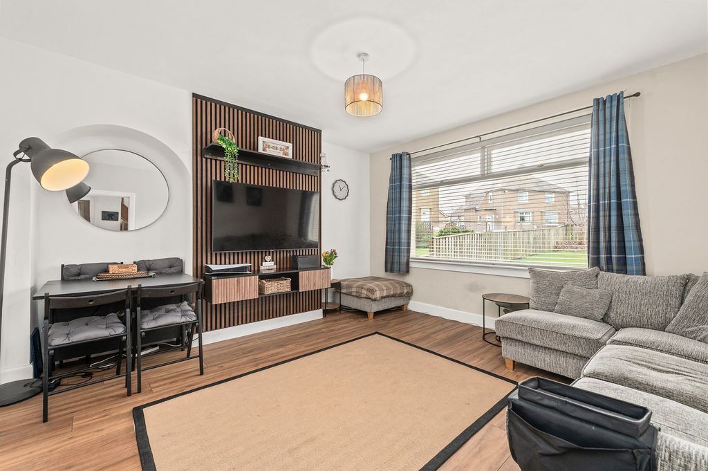 Property photo 1 of 22 Living Room/Diner