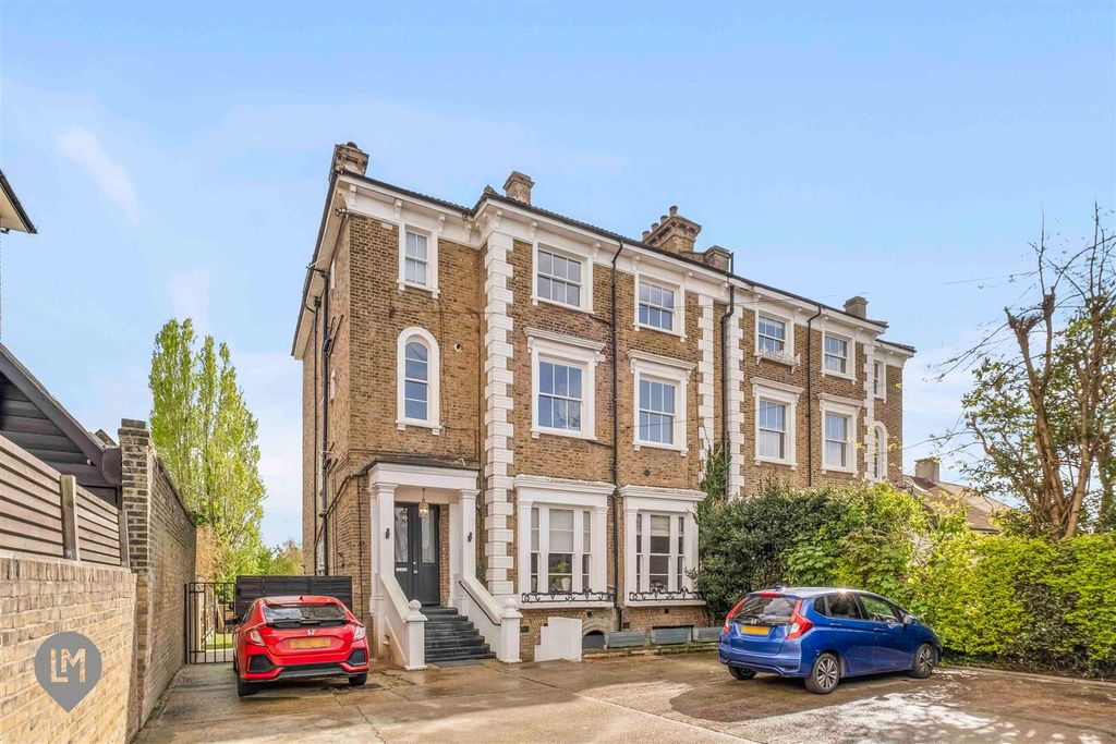 Property photo 1 of 8 External.Jpg