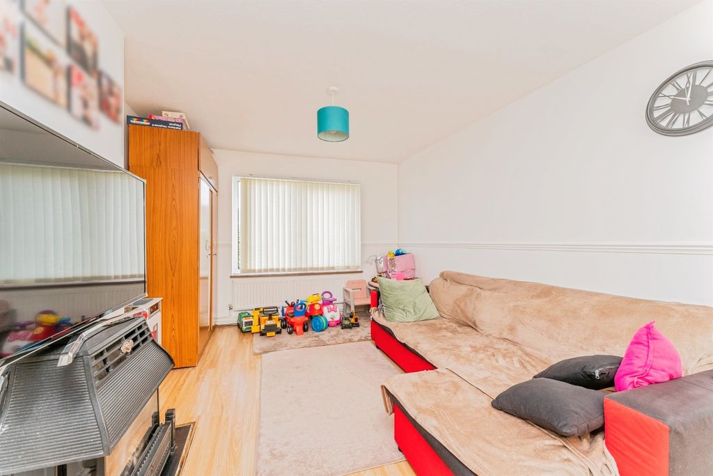 Property photo 3 of 17