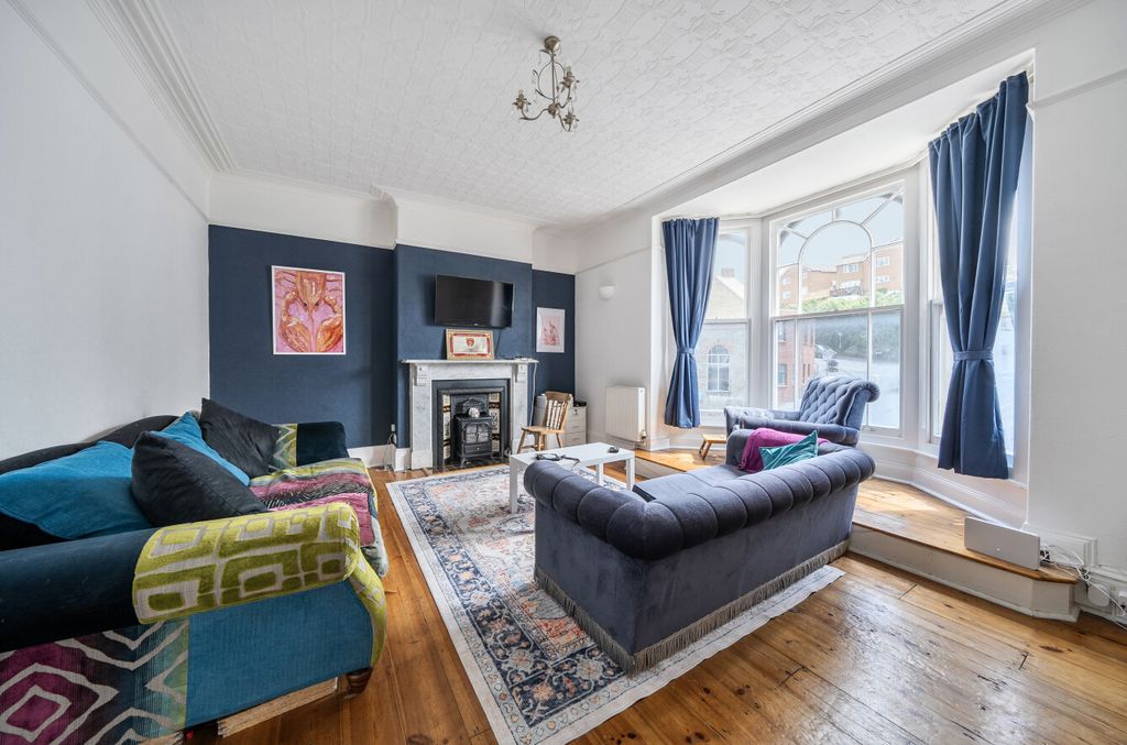 Property photo 2 of 17 1465012-1-6A105De...