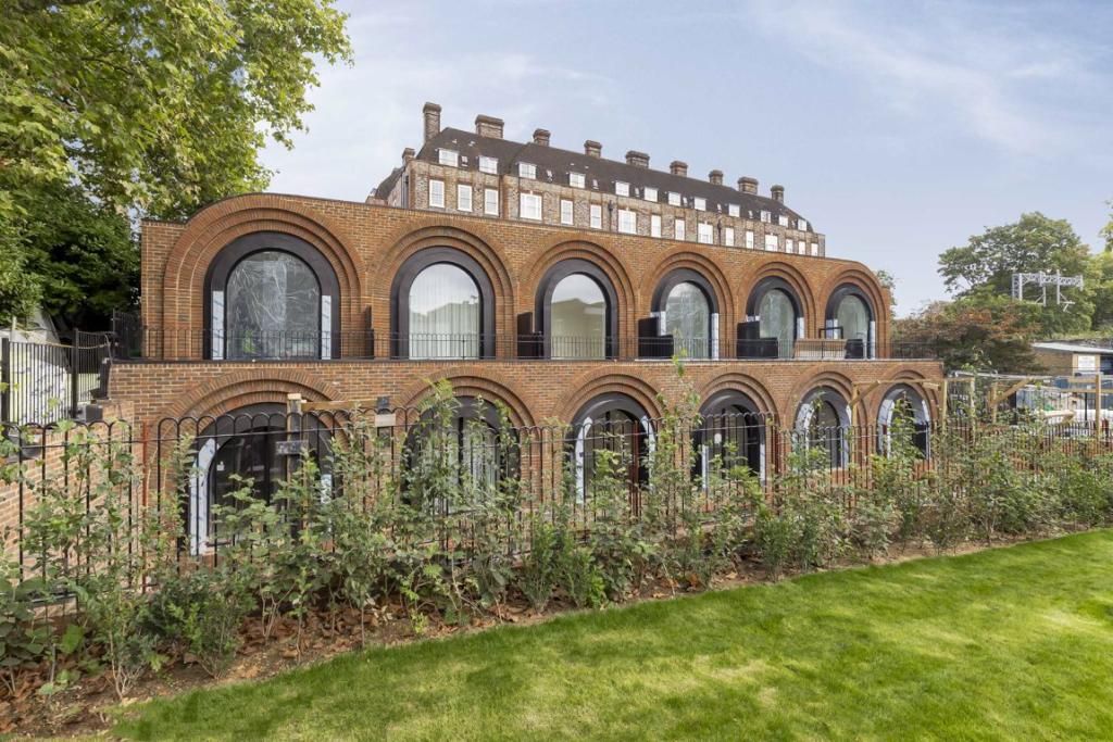 Property photo 1 of 8 Photo 1