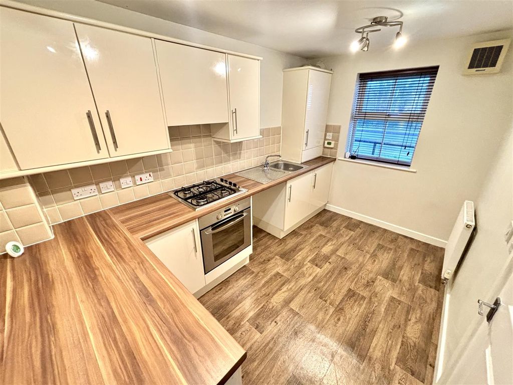 Property photo 2 of 13 Kitchen/Diner