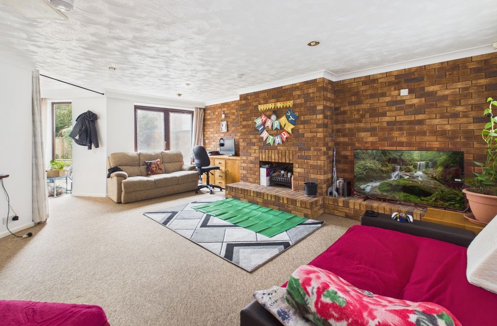 Property photo 3 of 28 Cam03259G0-Pr0238-Still002