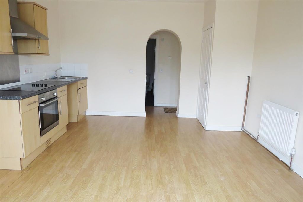 Property photo 1 of 7 Living Room