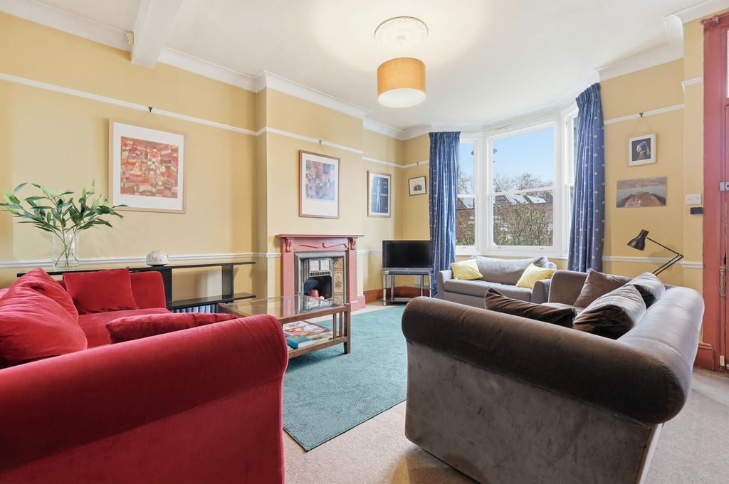 Property photo 2 of 20 Living Room