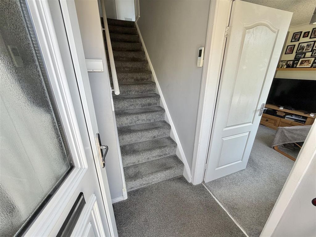 Property photo 3 of 20 Hall