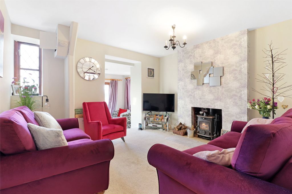 Property photo 2 of 19 Sitting Room