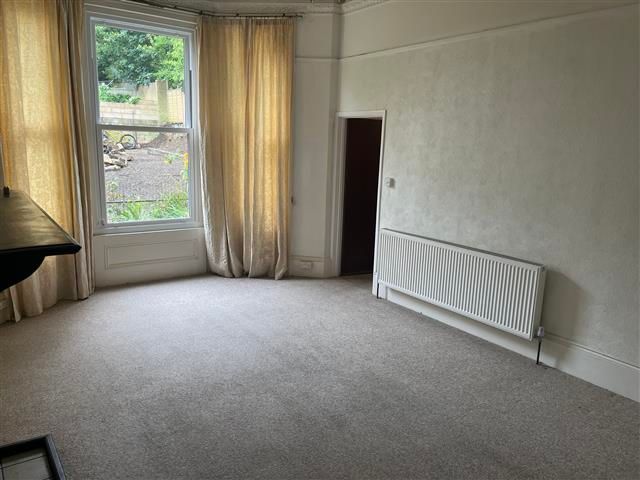 Property photo 3 of 11 Living Room