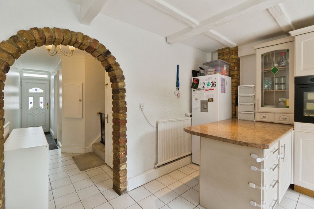 Property photo 3 of 18 Entrance Hallway