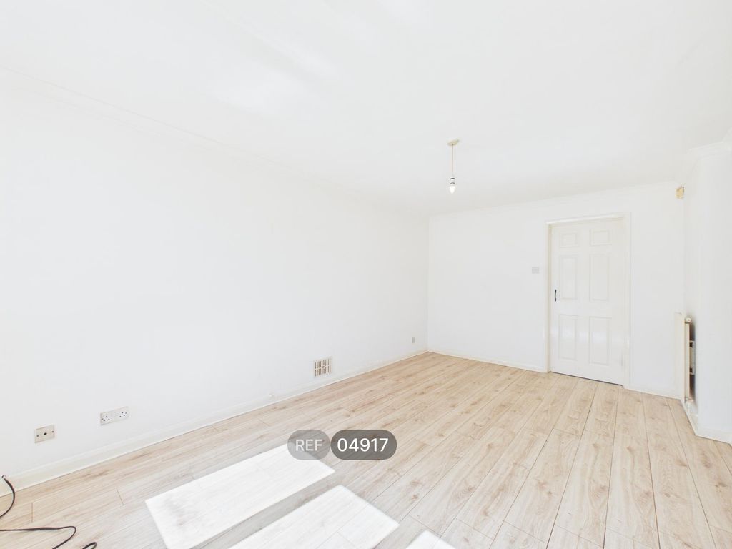 Property photo 3 of 10 Living Room