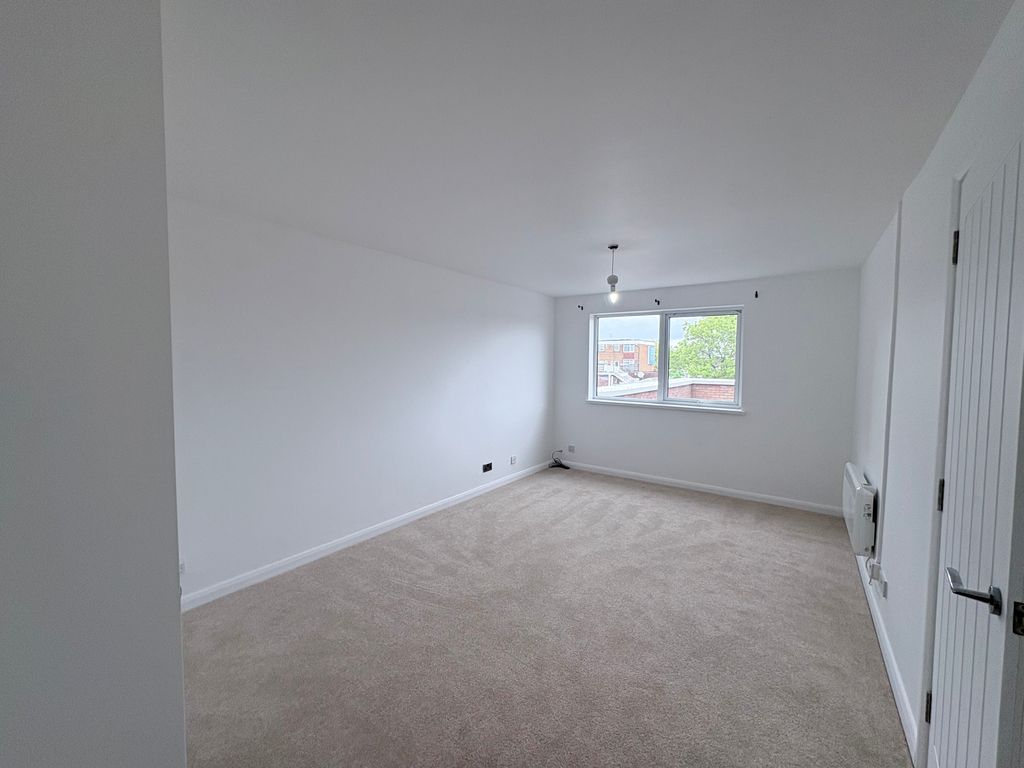 Property photo 3 of 9 4