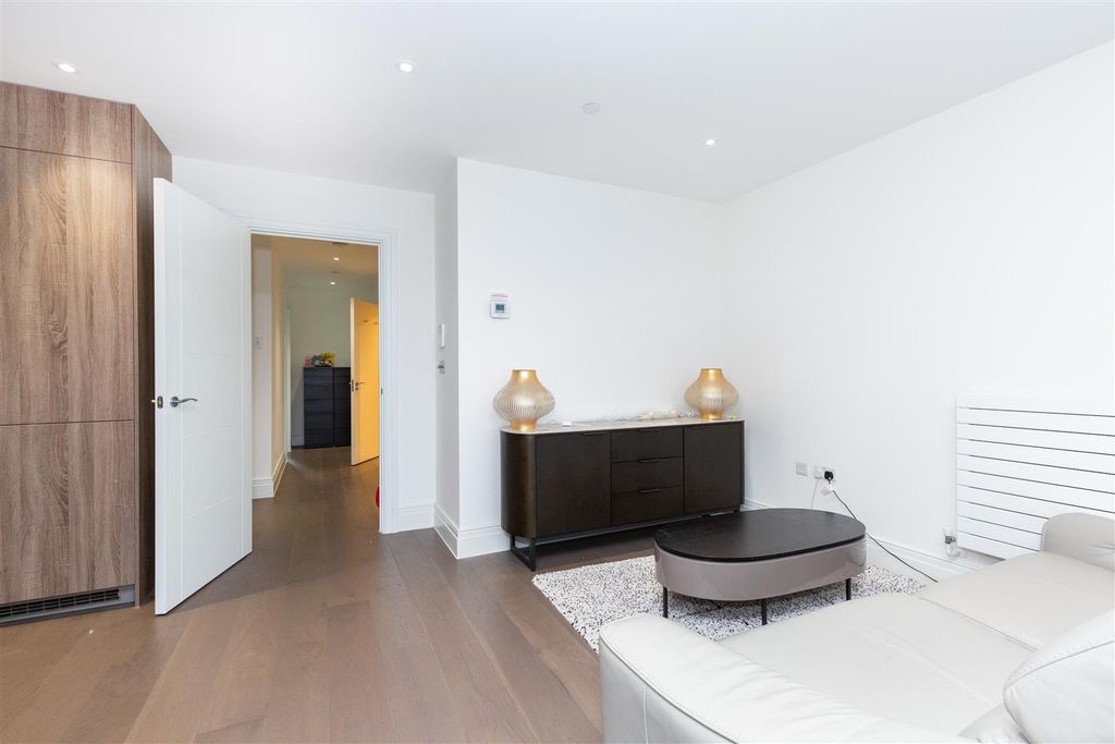 Property photo 3 of 11 163 Hamond Court-5.Jpg